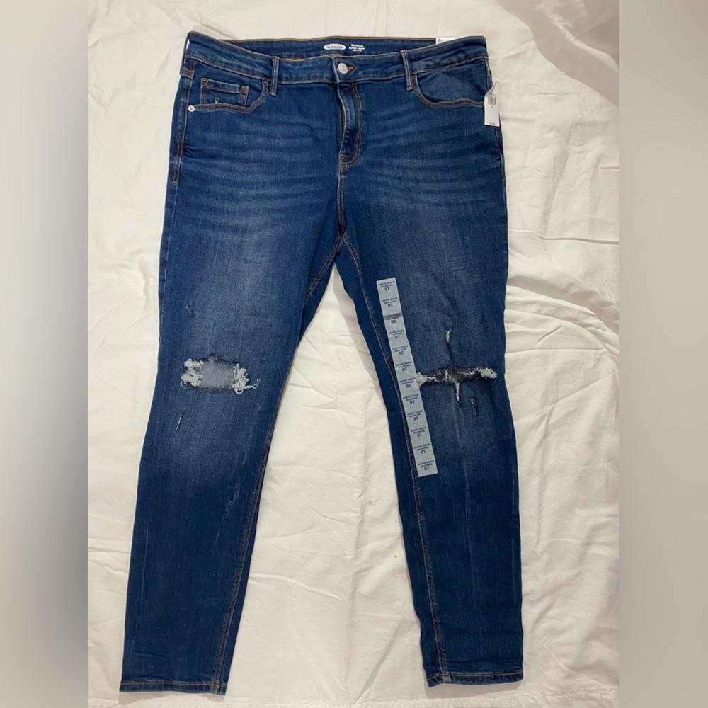 NEW WITH TAGS size 16 mid rise rockstar super skinny Old Navy jeans.